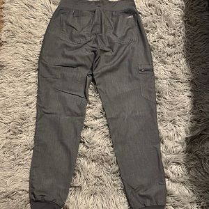 FIGS Zamora Jogger Scrub Bottoms size XS / Figs Casma Top 3 Pocket XS